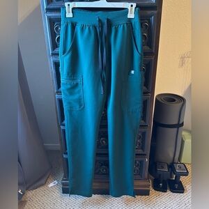 Figs Women’s High-Waisted Yola Scrub Pants in Forest Green—XS/Tall
